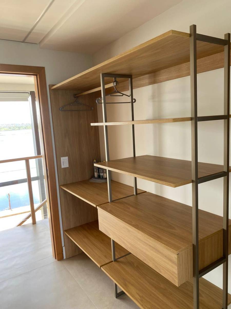 Closet Aberto Amadeirado — projeto Rico Design